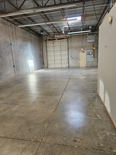 More Photos Of 3426-3500 S Lakeside Dr, Oklahoma City Light Manufacturing For Lease