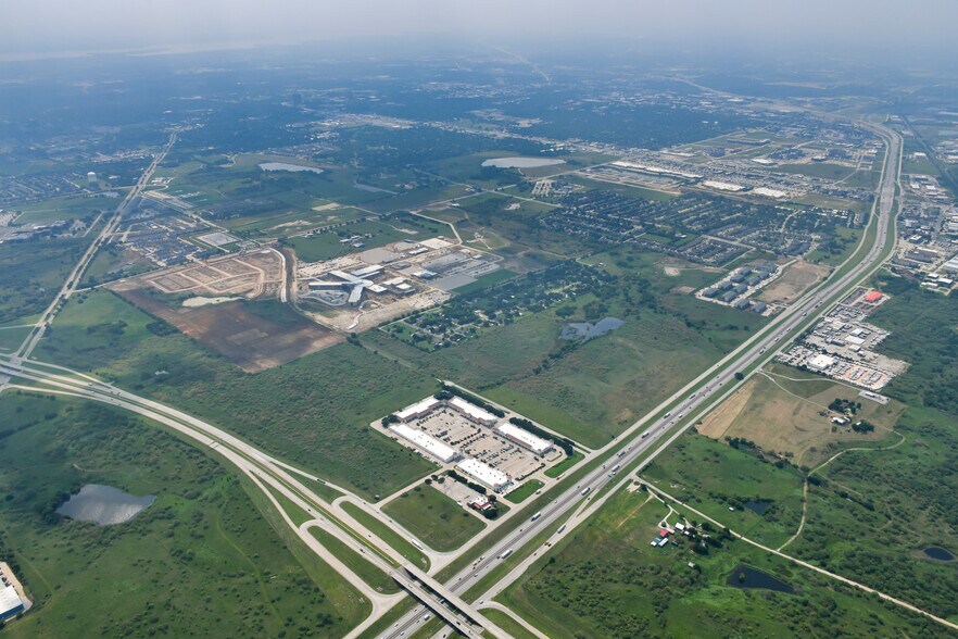 More Photos Of 5800 N Interstate 35, Denton Unknown For Lease