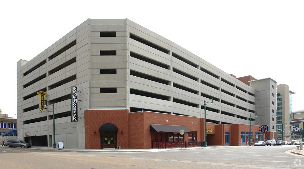 Primary Photo Of 140 Lt George W Lee, Memphis Parking Garage For Lease