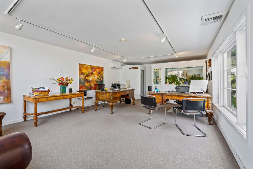 More Photos Of 10470 Lansing St, Mendocino Storefront For Sale