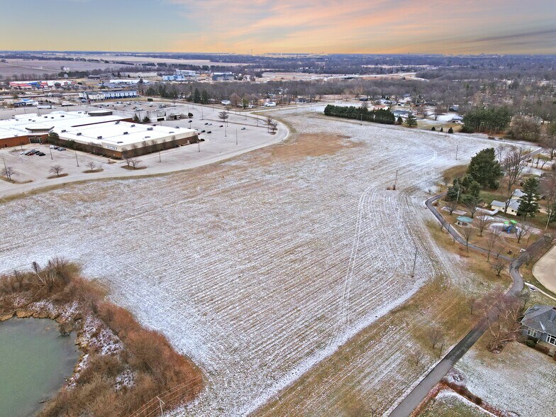 More Photos Of Hickory Point Ring Road mall, Forsyth Land For Sale