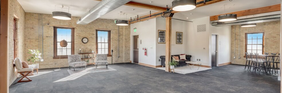 More Photos Of 422 N 15th St, Milwaukee Loft Creative Space For Lease