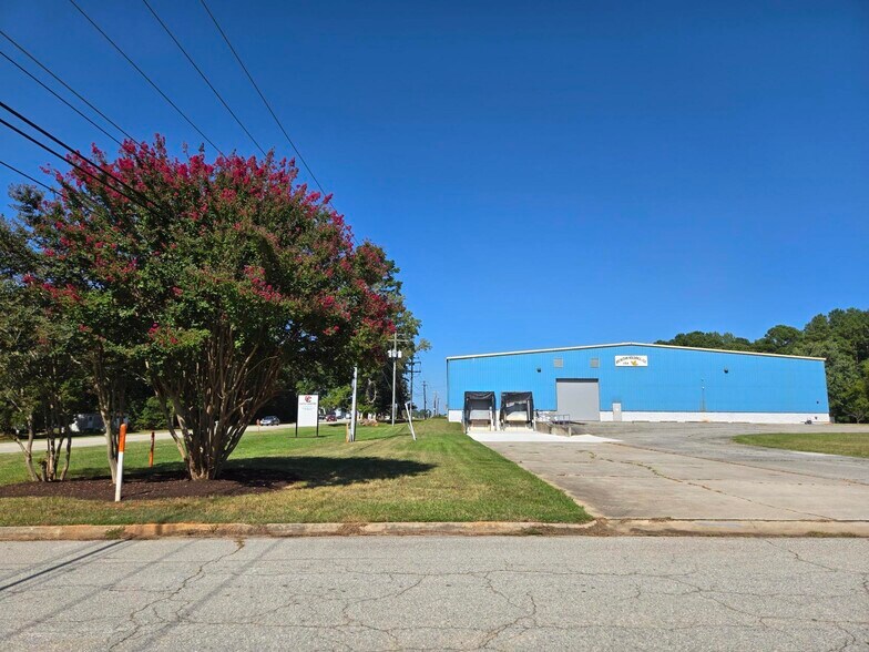 More Photos Of 1400 Montgomery, South Hill Warehouse For Lease