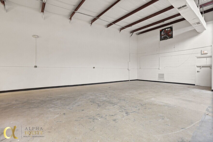More Photos Of 5497 Benchmark Ln, Sanford Warehouse For Lease