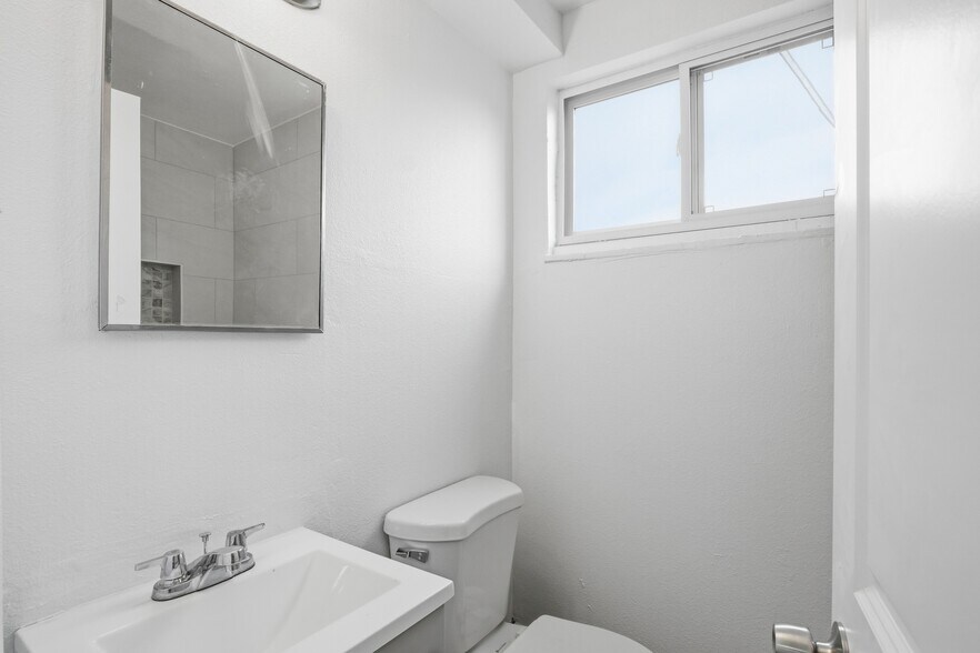 More Photos Of 1592 Lansing St, Aurora Apartments For Sale