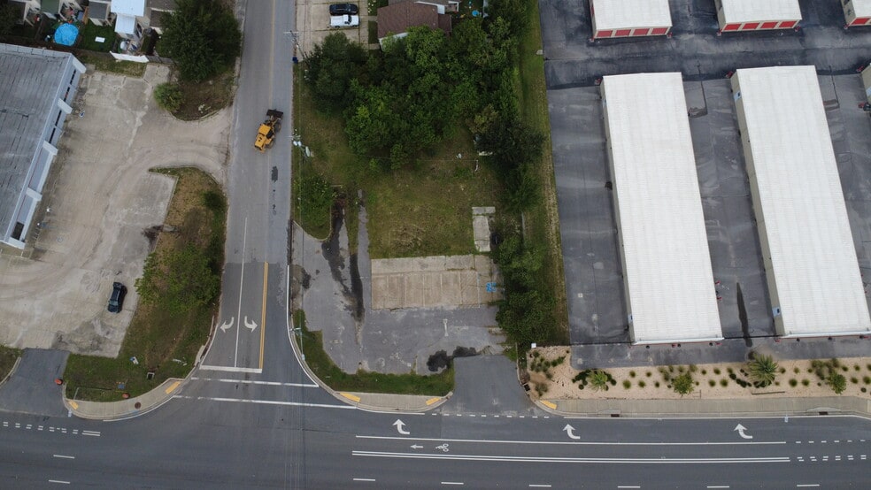 More Photos Of 3931 W Highway 390, Panama City Service Station For Sale