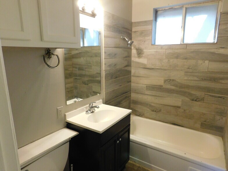 More Photos Of 703 E Center St, White Oak Apartments For Sale