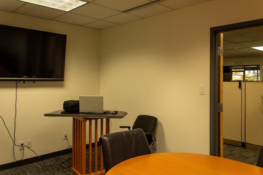 More Photos Of 12425 28th St N, Saint Petersburg Office For Lease