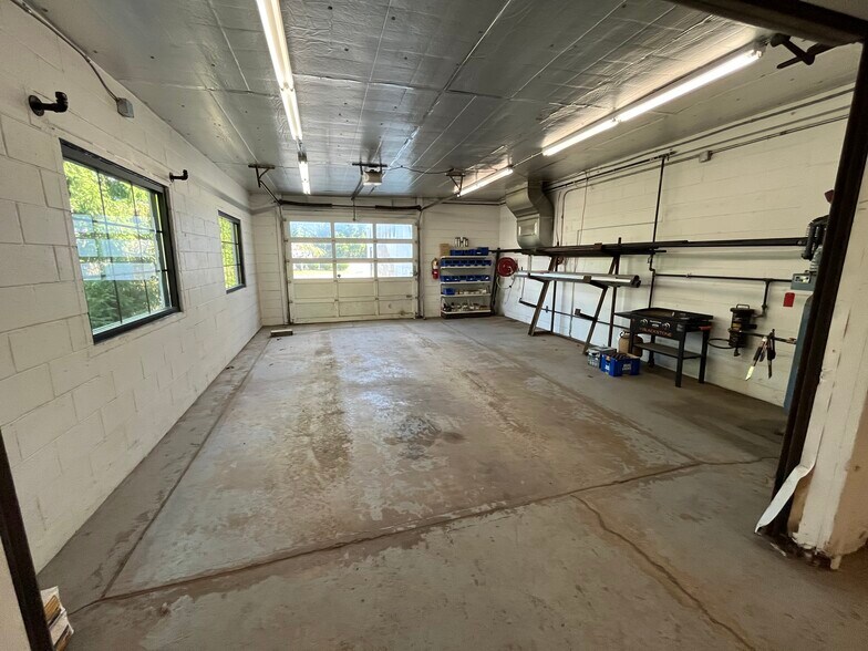 More Photos Of 11 N Center St, Cambridge City Freestanding For Sale