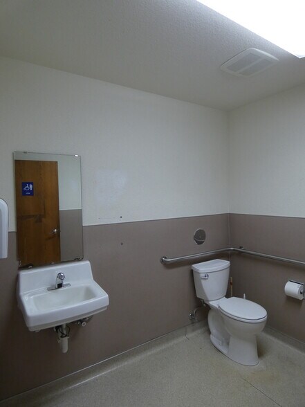 More Photos Of 281 W Business Park Loop, Shelton Warehouse For Lease