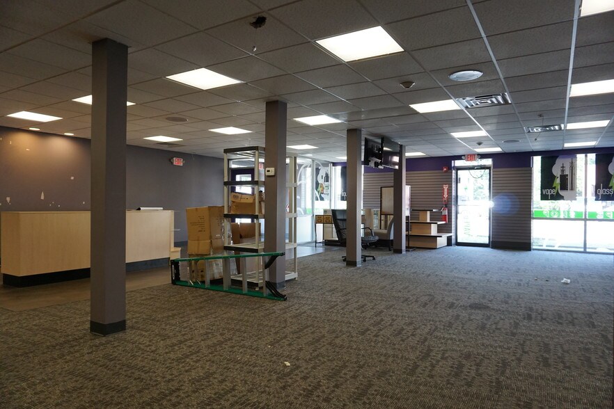 More Photos Of 409 Washington St, Weymouth Restaurant For Lease