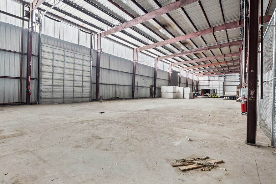 More Photos Of 6754-6758 Northwinds Dr, Houston Warehouse For Lease