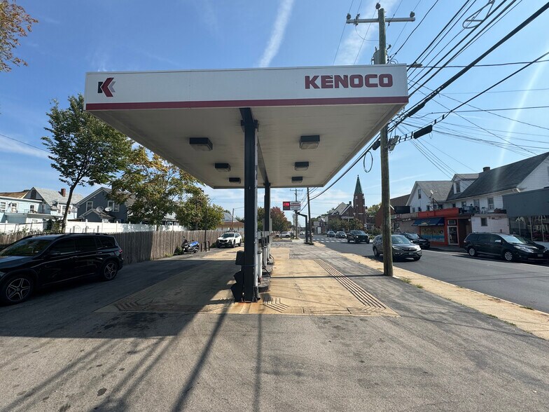 More Photos Of 55 W Hollis St, Nashua Service Station For Sale