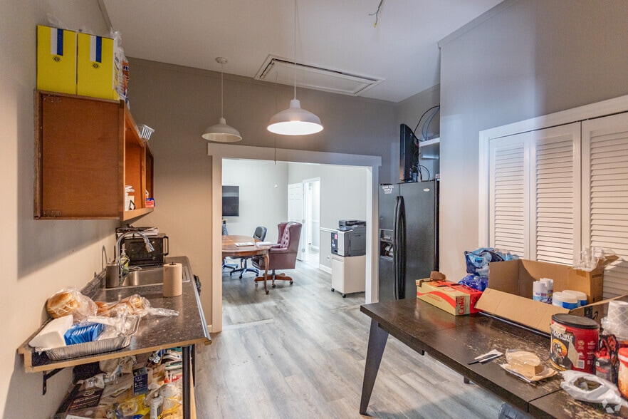 More Photos Of 125 Glancy St, Goodlettsville Office For Sale