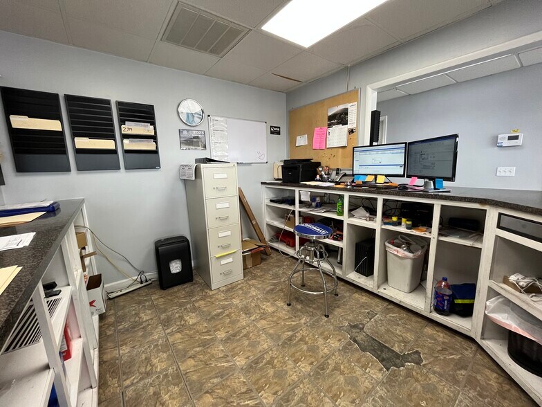 More Photos Of 3504 S Thompson St, Springdale Freestanding For Sale