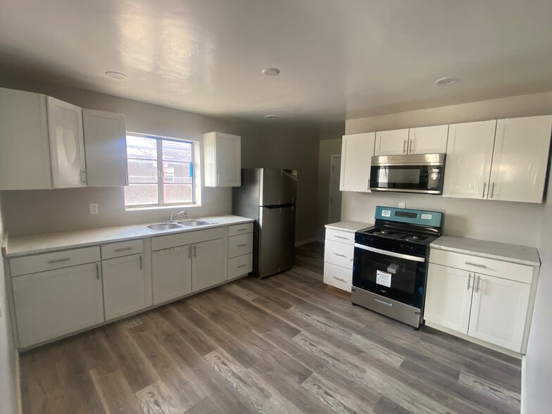 More Photos Of 9208 N 10th St, Phoenix Apartments For Sale