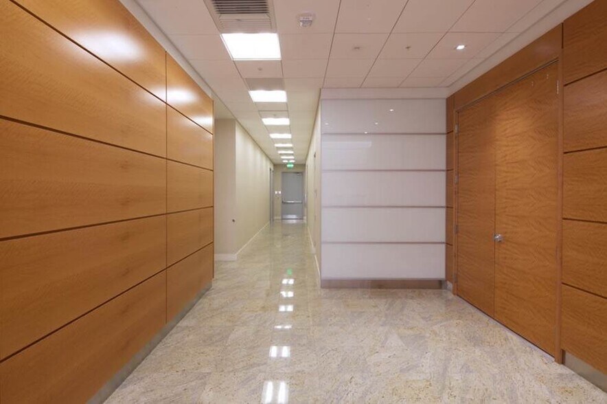 More Photos Of 2000 NW 87th Ave, Doral Medical For Lease