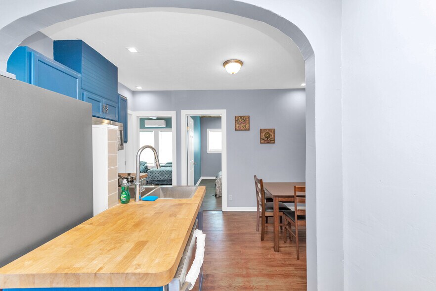 More Photos Of 915 8th St, Galveston Apartments For Sale