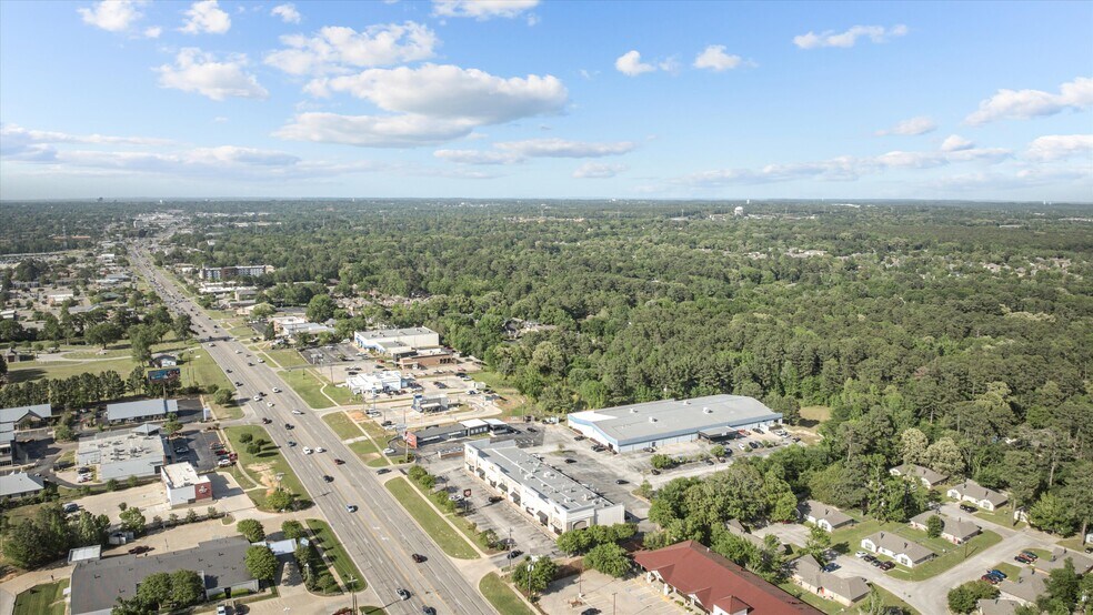 More Photos Of 7924 S Broadway, Tyler Storefront Retail Office For Sale