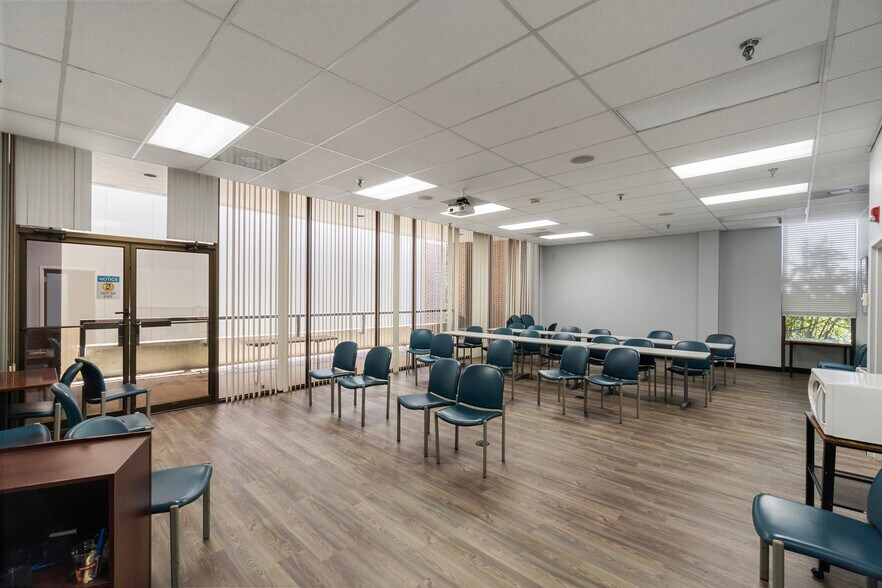 More Photos Of 3400 Westinghouse Blvd, Charlotte Manufacturing For Lease