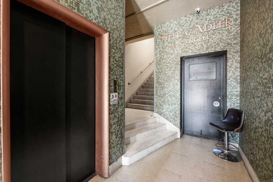 More Photos Of 6763 Hollywood Blvd, Los Angeles General Retail For Lease