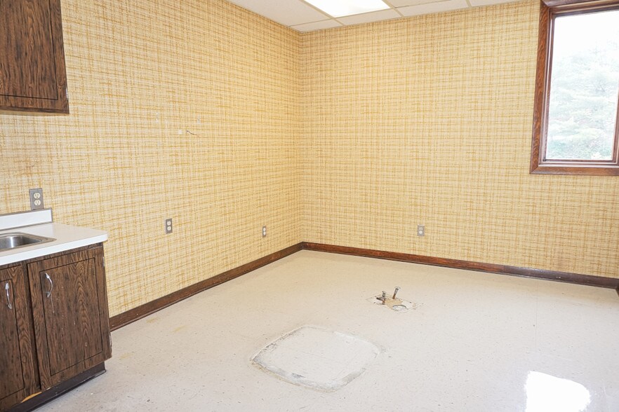 More Photos Of 1185 New Litchfield St, Torrington Medical For Sale
