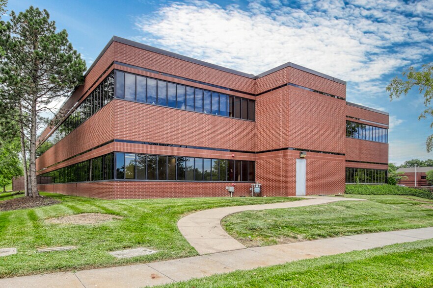 More Photos Of 200 NE 54th St, Kansas City Medical For Lease