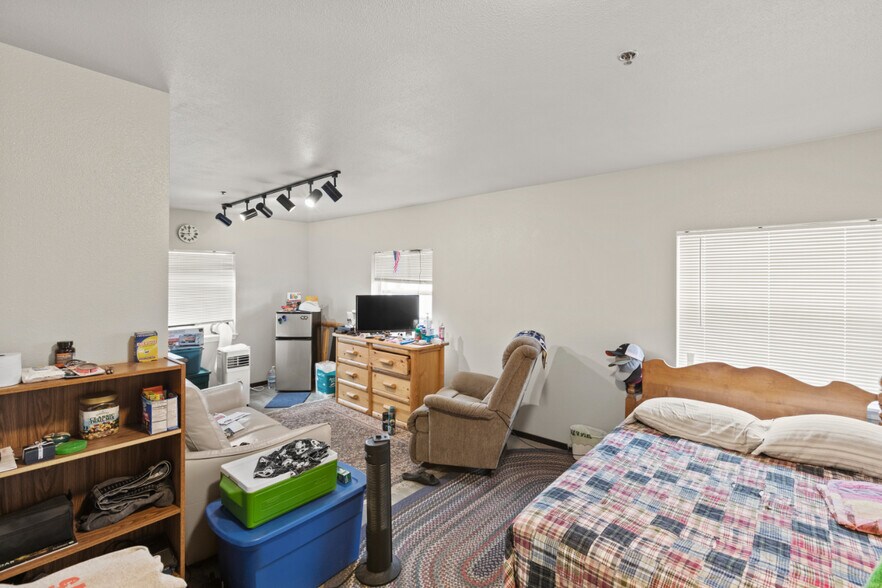 More Photos Of 615 SW Evergreen Ave, Redmond Multifamily For Sale