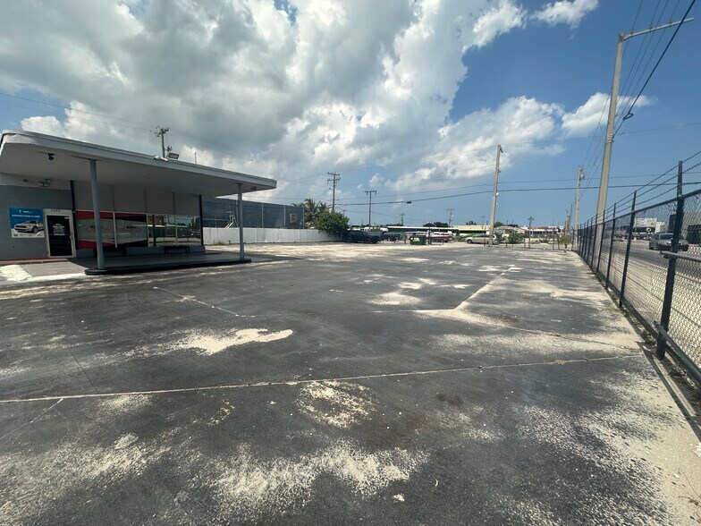 More Photos Of 3325 NW 36th St, Miami Auto Repair For Sale