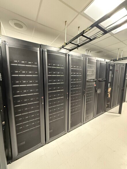 More Photos Of 730 Holiday Dr, Pittsburgh Office For Lease