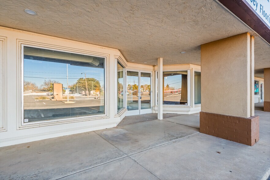 More Photos Of 4519 50th St, Lubbock Storefront For Lease