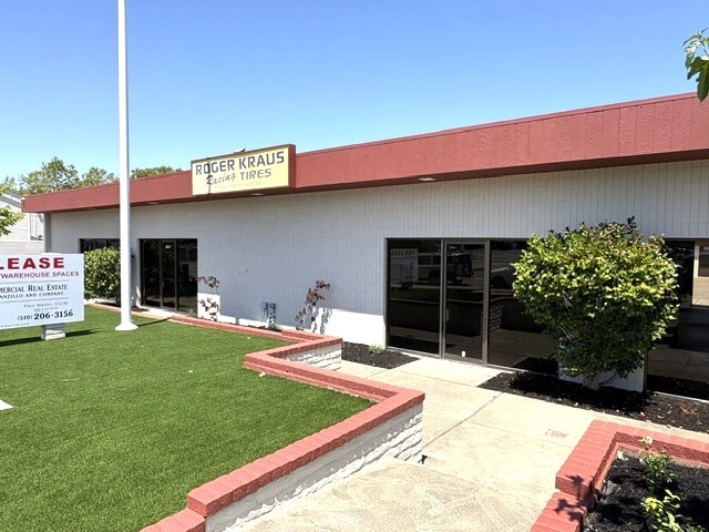 More Photos Of 2882 Grove Way, Castro Valley Service For Lease