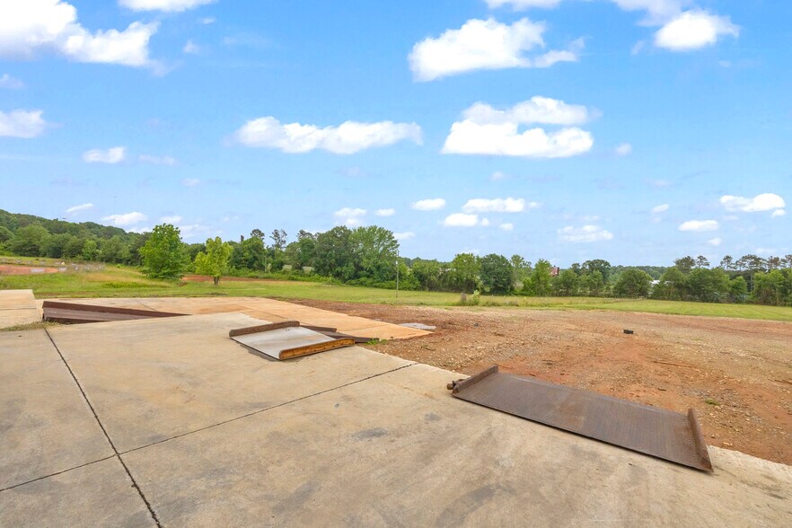 More Photos Of 252 Komplex Dr, Carnesville Warehouse For Sale