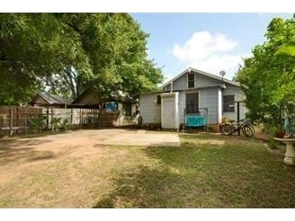 More Photos Of 2335 E Cesar Chavez St, Austin Freestanding For Lease