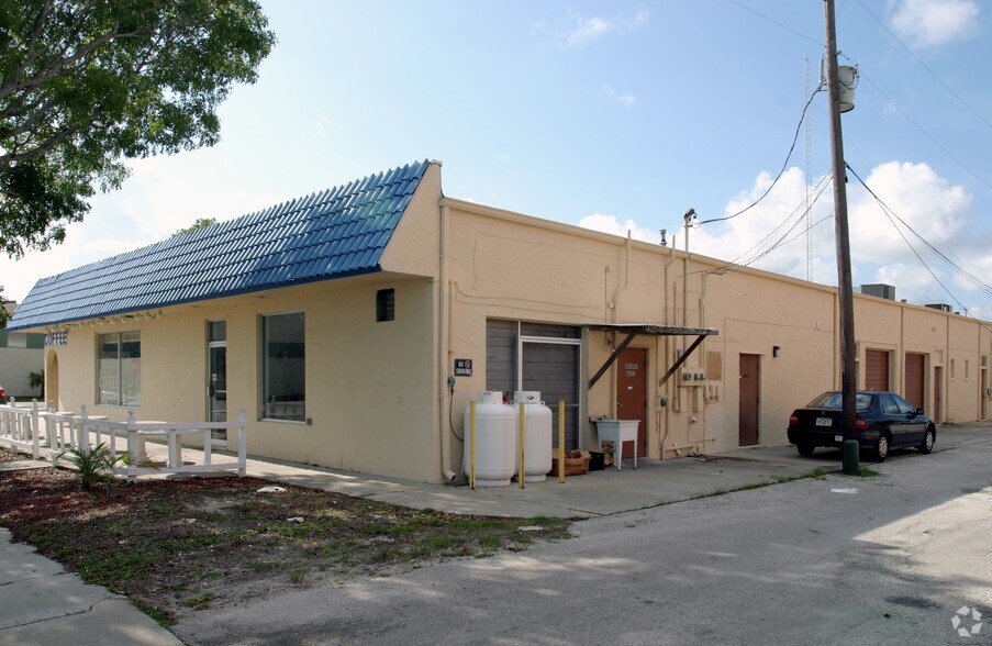 More Photos Of 4820-4830 Candia St, Cape Coral Office For Lease