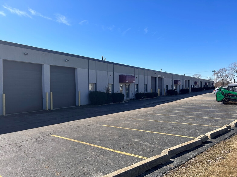 More Photos Of 1000-1100 Bryn Mawr Ave, Bensenville Manufacturing For Lease