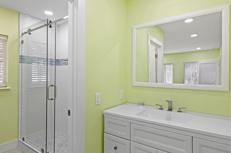 More Photos Of 706 Donax St, Sanibel Hotel For Sale