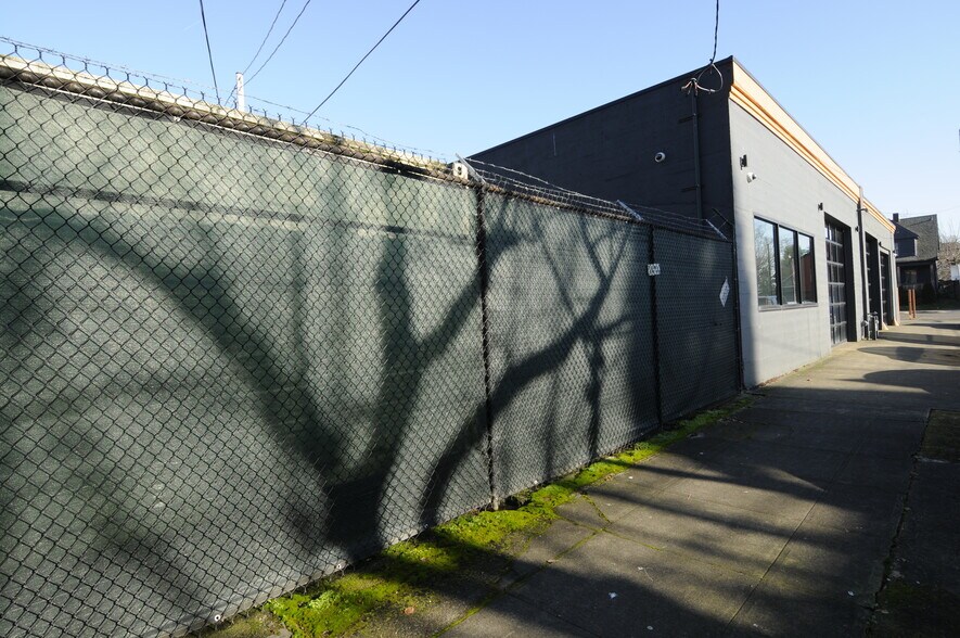 More Photos Of 2203 NE Martin Luther King Jr Blvd, Portland Light Manufacturing For Lease