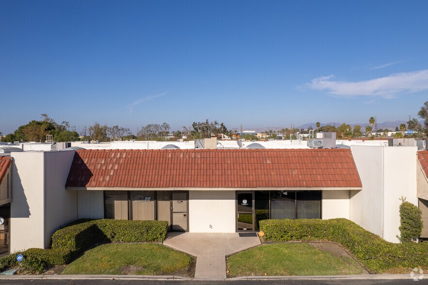 More Photos Of 23121 La Cadena Dr, Laguna Hills Light Manufacturing For Lease