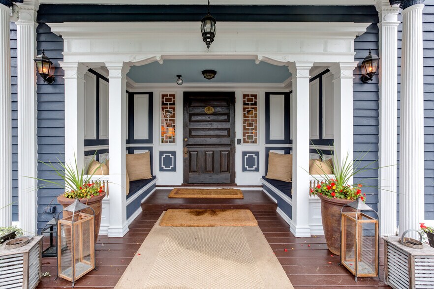 More Photos Of 2 Kemble St, Lenox Hotel For Sale