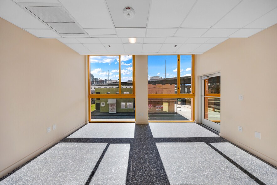More Photos Of 123 NW 14th st, Miami Flex For Lease