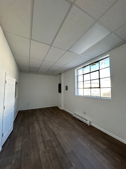 More Photos Of 151 Babylon Tpke, Roosevelt Service For Lease