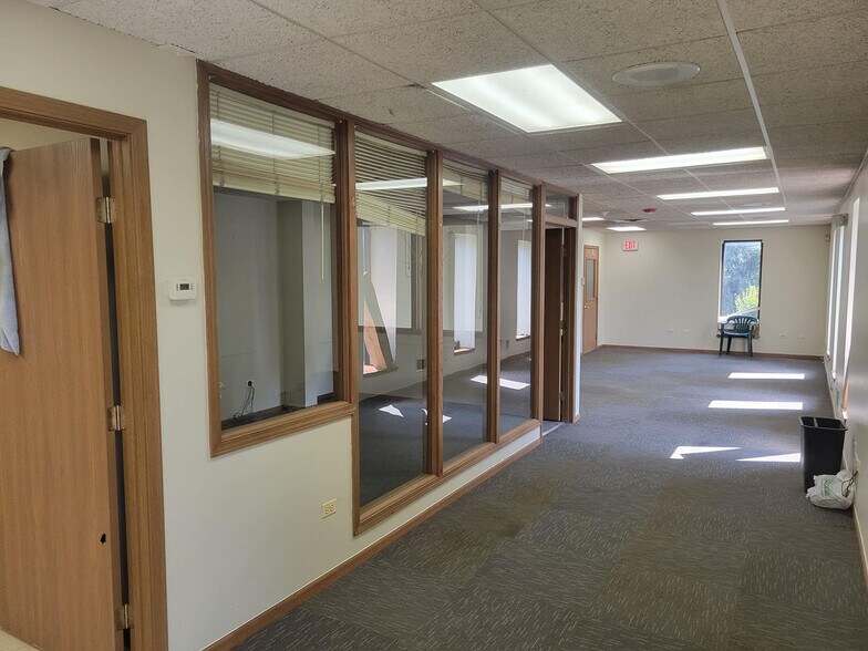 More Photos Of 6655 W Kitty Ave, Chicago Ridge Office For Sale