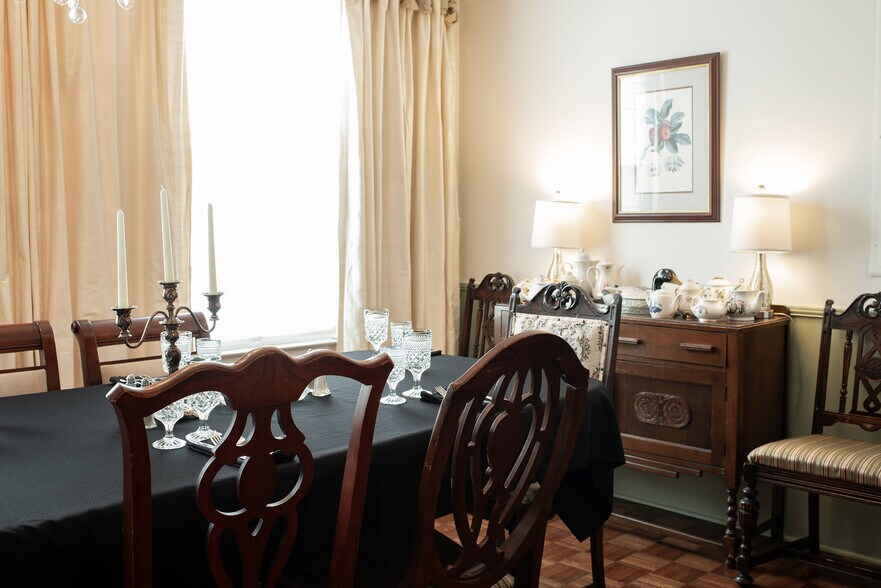 More Photos Of 477 W First St, Blue Ridge Hospitality For Sale