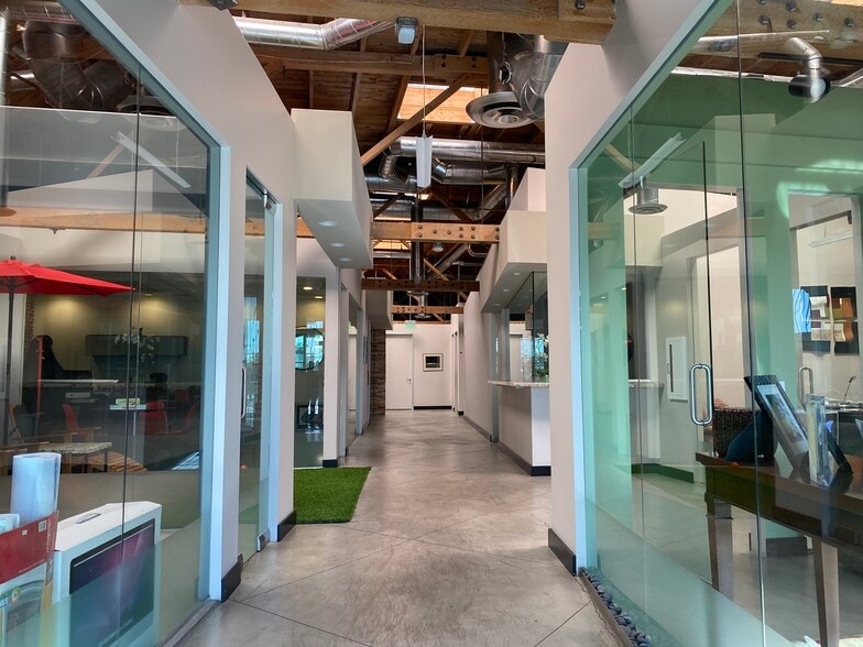 More Photos Of 1319-1321 W 11th St, Los Angeles Showroom For Lease