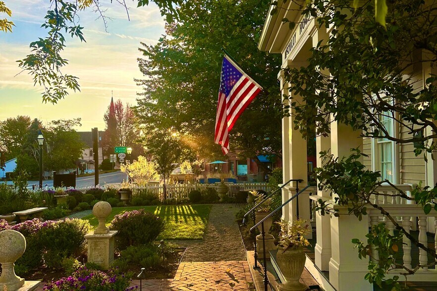 More Photos Of 240 E California St, Jacksonville Hotel For Sale