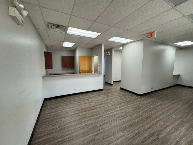 More Photos Of 507 W Kendall Dr, Yorkville Medical For Lease