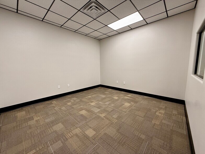 More Photos Of 203 W Delhi, North Las Vegas Warehouse For Lease