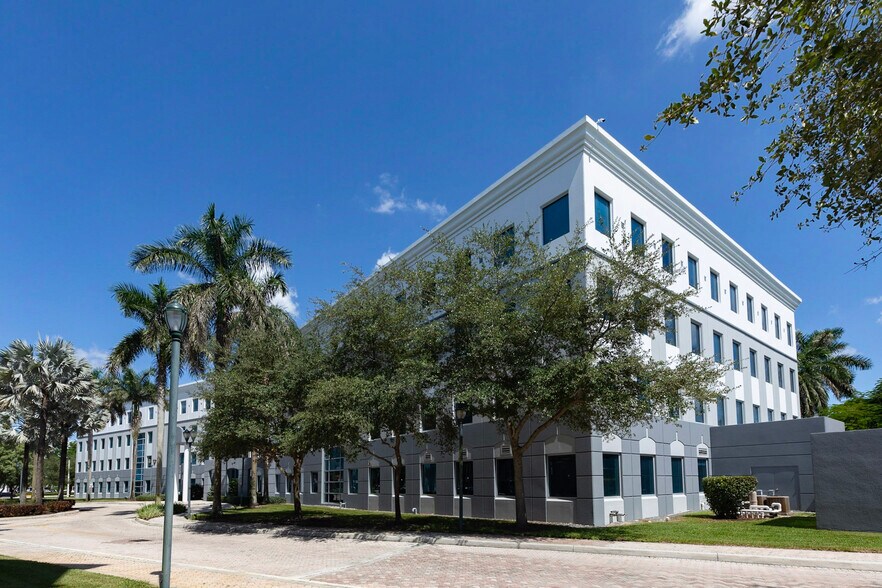 More Photos Of 9850 NW 41st St, Doral Unknown For Lease