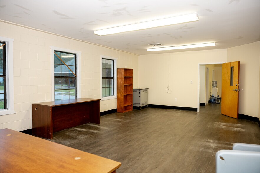 More Photos Of 626 Old River Rd, Sylvania Manufacturing For Sale